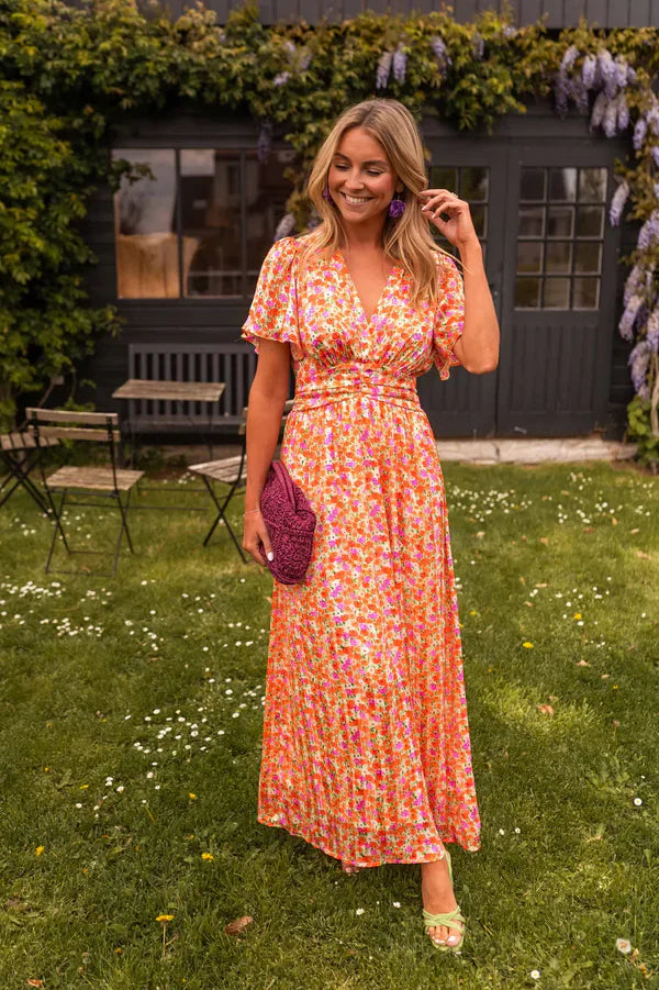 Timeless V-Neck Maxi Dress with Short Sleeves and Floral Pattern