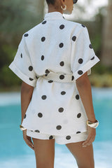 Elegante Set met Cinched Taille en Grote Zwarte Stippen op Lichte Stof – Vrouwelijk en Comfortabel voor Zomeractiviteiten 2