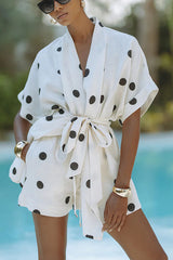 Elegante Set met Cinched Taille en Grote Zwarte Stippen op Lichte Stof – Vrouwelijk en Comfortabel voor Zomeractiviteiten 3